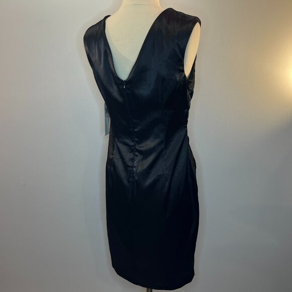 London Times Elegant Black V-Neck Mini Dress - Picture 3 of 5